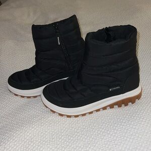 Columbia Black and White Casual Boots